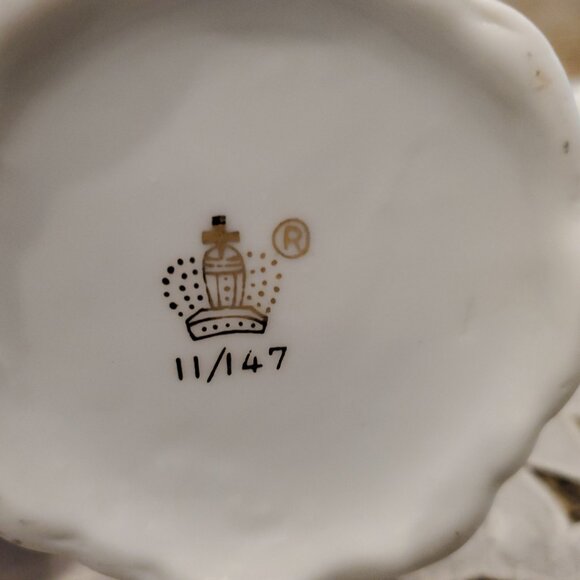 Vintage Royal Crown Porcelain Teapot with Floral & Gold Accents - Picture 4 of 9